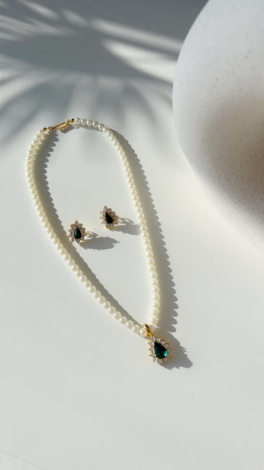 Faux pearl Emerald set